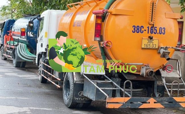 Hút hầm cầu tại Dĩ An bằng xe bồn công suất lớn