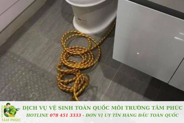 Thiết bị hiện đại – thông tắc sạch sẽ, không đục phá