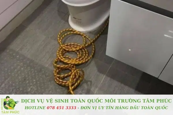 Thông Bồn Cầu Nghẹt Tại Đồng Tháp Có Mặt 24/7 Giá Rẻ 2 Thiết bị hiện đại – thông tắc sạch sẽ, không đục phá