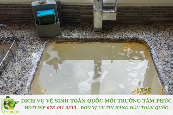 Cống trào ngược nước gây mất vệ sinh