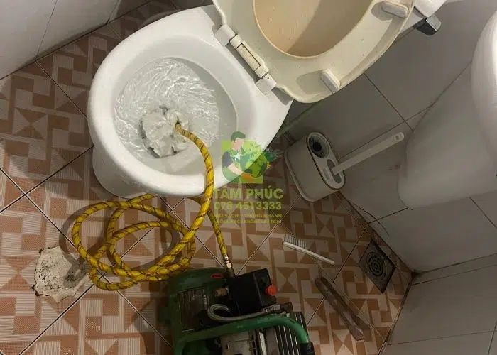 Thông bồn cầu nghẹt tại Bắc Tân Uyên 24/7 - Giá chỉ từ 99K 2 Thông bồn cầu nghẹt tại Bắc Tân Uyên sạch và hết mùi