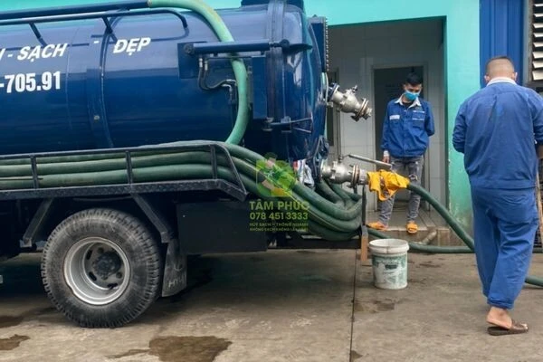 Hút hầm cầu Bà Rịa – Giá tốt, BH 5 năm 8 hut-ham-cau-ba-ria-7