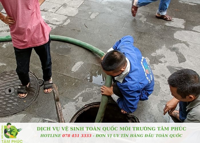 Hút bể phốt tại Phúc Thọ Môi Trường Tâm Phúc (10)