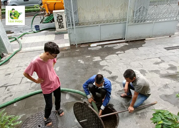 Hút hầm cầu tại TPHCM giá từ 300k/1m3, 15P có mặt, BH 5 năm 18 hut-ham-cau-tai-tphcm