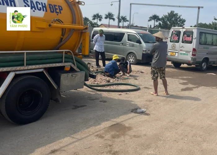 Hút hầm cầu tại TPHCM giá từ 300k/1m3, 15P có mặt, BH 5 năm 25 hut-ham-cau-tai-tphcm