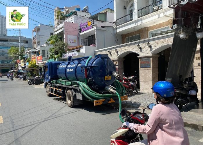 Hút hầm cầu tại TPHCM giá từ 300k/1m3, 15P có mặt, BH 5 năm 4 hut-ham-cau-tai-tphcm