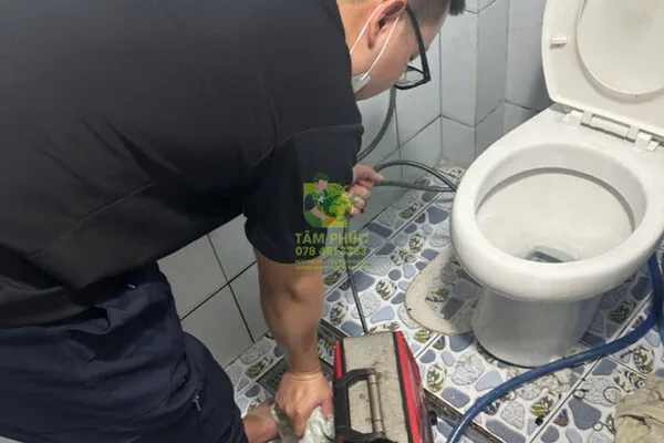 Thông bồn cầu nghẹt tại Quận 1 - Bảo hành 12 tháng 7 thong-bon-cau-nghet-tai-quan-1-2-1