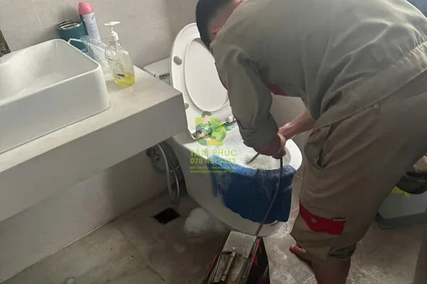 Thông bồn cầu nghẹt tại Quận 1 - Bảo hành 12 tháng 10 thong-bon-cau-nghet-tai-quan-1-3-1