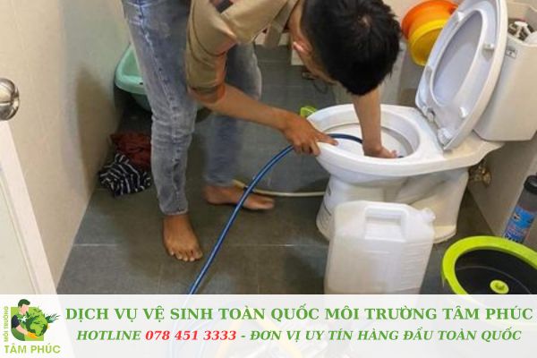 Thông bồn cầu nghẹt tại Quận 11 - Bảo hành 12 tháng 11 Thông bồn cầu nghẹt tại Quận 11
