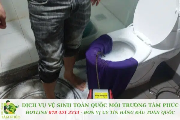 Thông bồn cầu nghẹt tại Quận 4