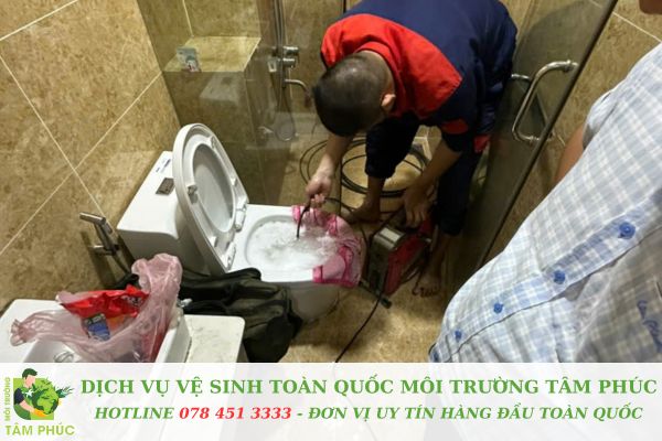 Thông bồn cầu nghẹt tại Quận 4 - Không đục phá, nhanh gọn 7 Thông bồn cầu nghẹt tại Quận 4