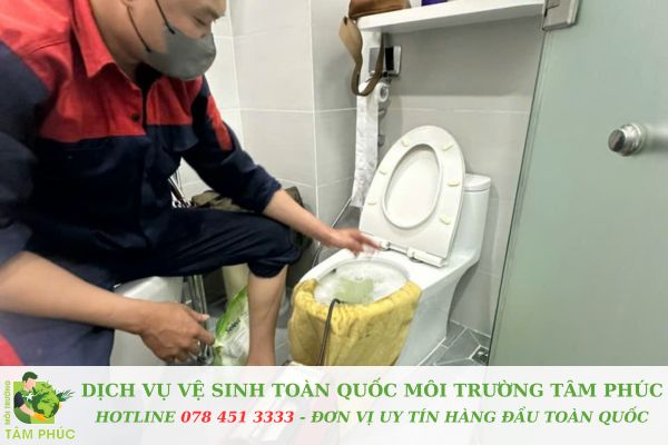 Thông bồn cầu nghẹt tại Quận 4 - Không đục phá, nhanh gọn 9 Thông bồn cầu nghẹt tại Quận 4