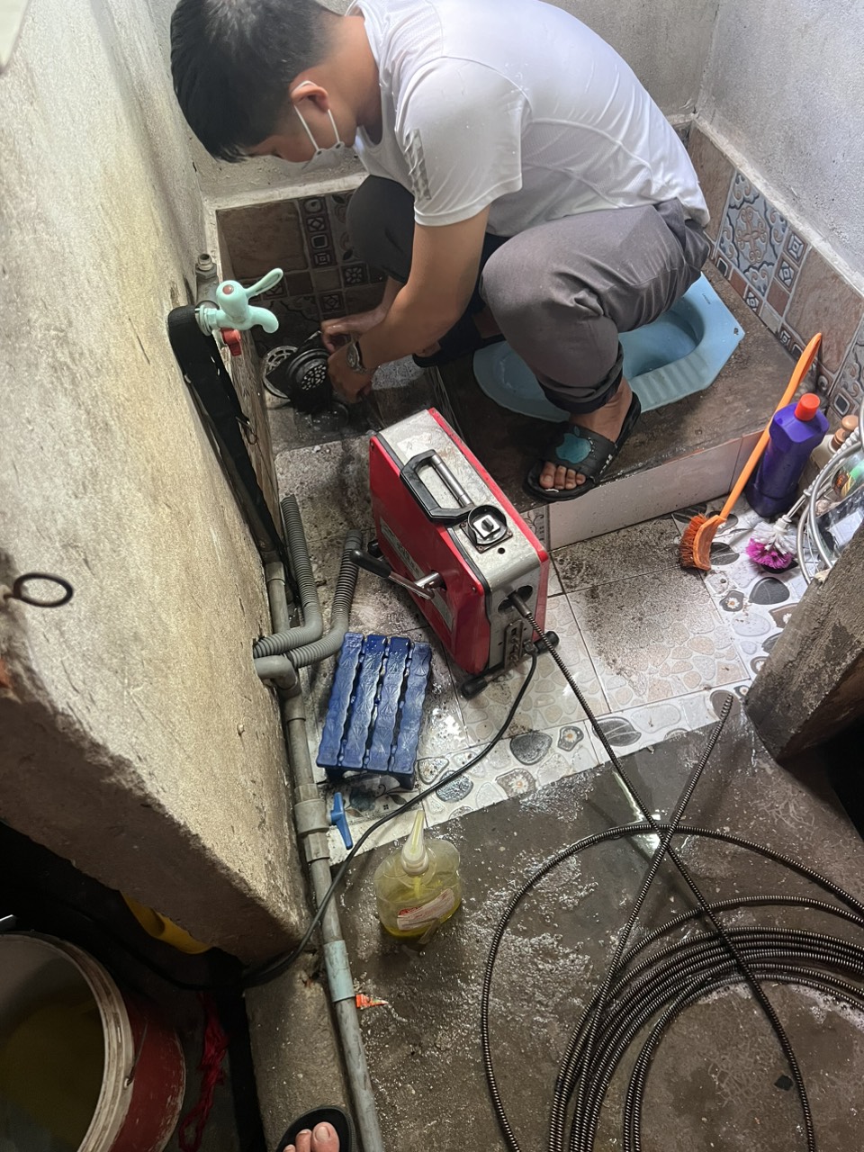 Thông Cống Nghẹt TP.HCM 15 z3922405037853 6c7dd2a769a417a55ae1cd47d77bba8e -