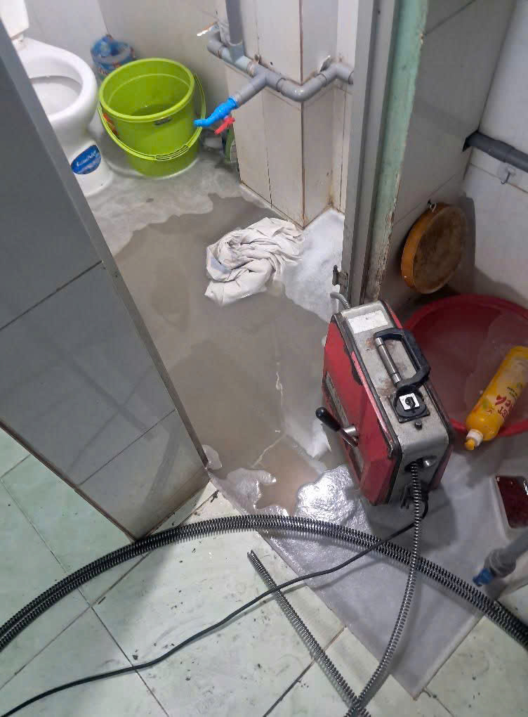 Thông Cống Nghẹt TP.HCM 19 z6438816029986 141f35c2a25e4455b0aa66cf63be3401 -