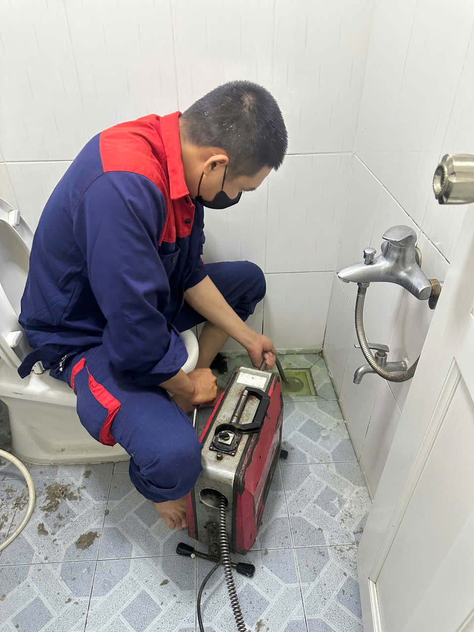 Thông Cống Nghẹt TP.HCM 2 z6472022146034 a6479a1c5d0628280b37c6f40fc54366 -