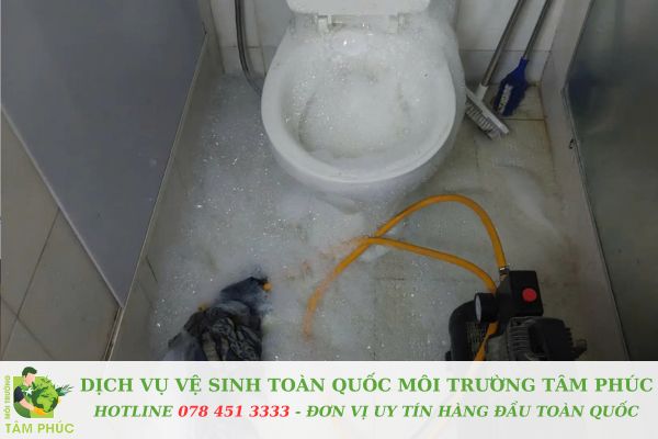 Thông bồn cầu nghẹt tại Ba Chúc