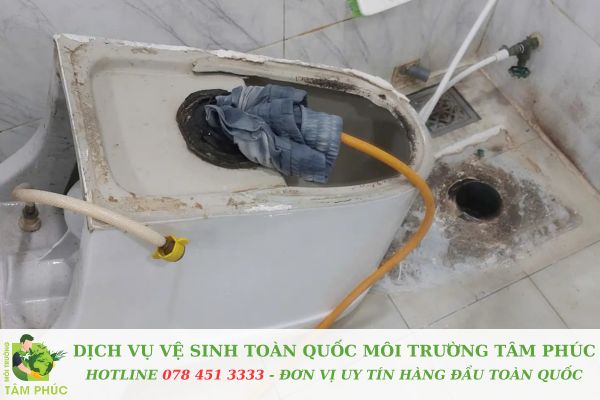 Thông bồn cầu nghẹt tại Chợ Vàm