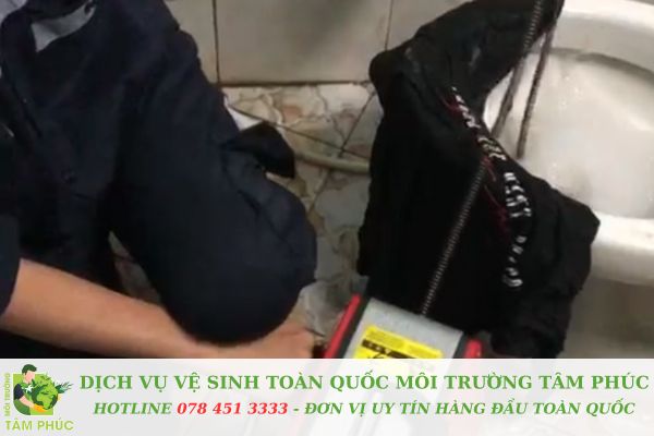Thông bồn cầu nghẹt tại Chợ Vàm