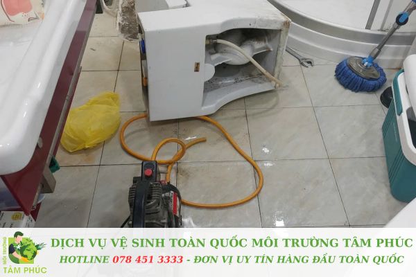 Thông bồn cầu nghẹt tại Chợ Vàm