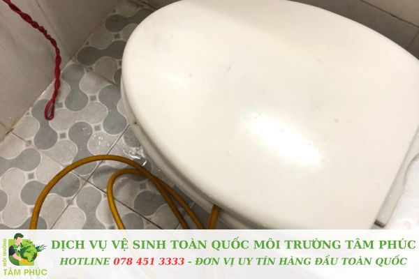 Thông bồn cầu nghẹt tại Tân Châu