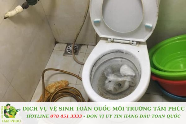 Thông bồn cầu nghẹt tại Thủ Đức - 100% 0 mùi, BH 12 tháng 8 Thông bồn cầu nghẹt tại Thủ Đức