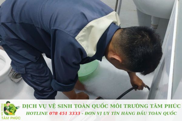 Thông cống nghẹt tại Ngã Bảy