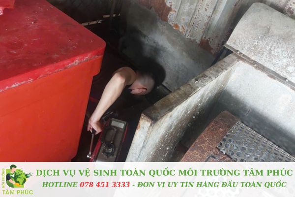 Thông cống nghẹt tại Ngã Bảy
