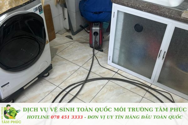 Thông cống nghẹt tại Ngã Năm