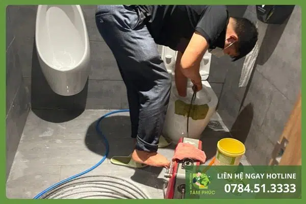 Thông bồn cầu nghẹt tại Điện Nam Bắc Quảng Nam – Khảo sát nhanh, thông sạch 100% 3 thong bon cau nghet tai dien nam bac 2 -