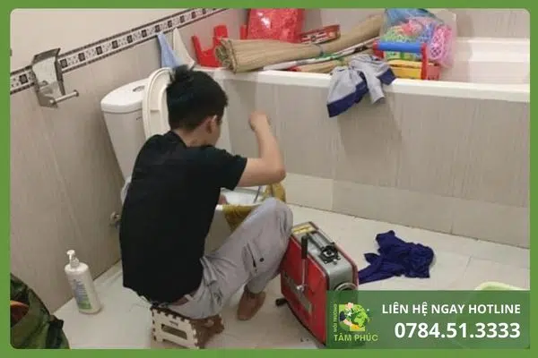 Thông tắc bồn cầu tại Ý Yên 24/7 – Có mặt sau 15 phút 4 thong-tac-bon-cau-tai-y-yen