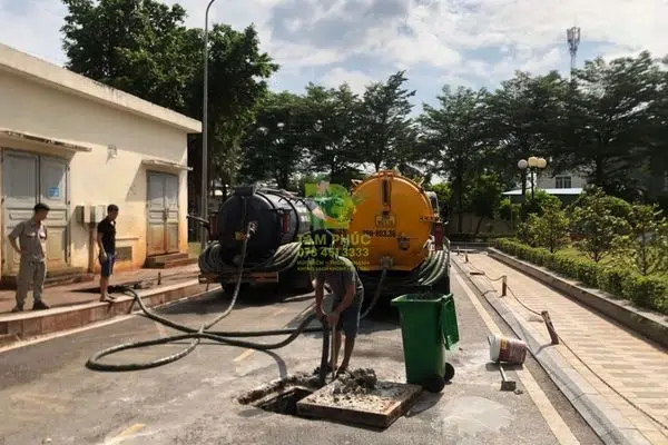 Hút hầm cầu tại thành phố Cam Ranh – Hút sạch tận gốc 100% 5 hut-ham-cau-tai-thanh-pho-cam-ranh-5
