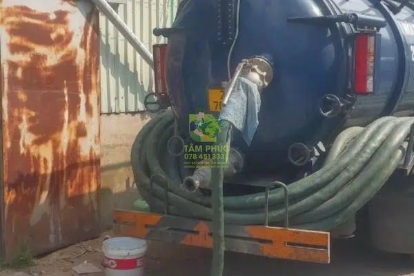 Hút hầm cầu tại thành phố Nha Trang – Hút sạch 100% bùn thải 7 hut-ham-cau-tai-thanh-pho-nha-trang-7