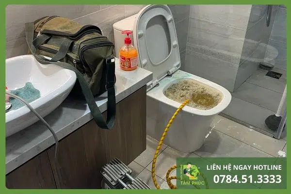 Thông bồn cầu nghẹt tại Tam Kỳ Quảng Nam – Cam kết đúng hẹn 100% 1 thong-bon-cau-nghet-tai-tam-ky