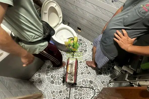 Thông bồn cầu nghẹt tại Cẩm Châu Quảng Nam – Xử lý 1 lần, BH 12T 2 thong-bon-cau-nghet-tai-cam-chau