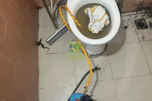 Thông bồn cầu nghẹt tại Hồng Ngự Đồng Tháp – Hỗ Trợ Cấp Tốc 24/7 7 thong-bon-cau-nghet-tai-hong-ngu-7