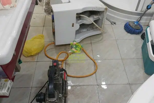 Thông bồn cầu nghẹt tại Châu Thành Đồng Tháp - Dứt Điểm, Không Mùi 100% 2 thong-bon-cau-nghet-tai-huyen-chau-thanh-2