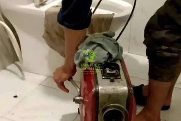 Thông bồn cầu nghẹt tại Châu Thành Đồng Tháp - Dứt Điểm, Không Mùi 100% 6 thong-bon-cau-nghet-tai-huyen-chau-thanh-6