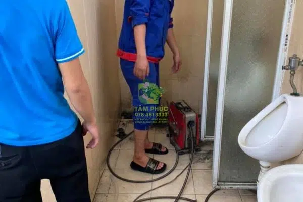 Thông bồn cầu nghẹt tại Sa Đéc Đồng Tháp – Có Mặt Sau 15 - 20 Phút 7 thong-bon-cau-nghet-tai-sa-dec-7