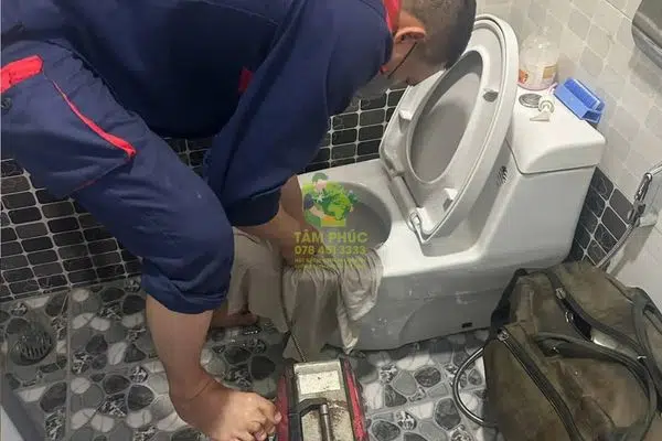 Thông bồn cầu nghẹt tại Sơn Phong Quảng Nam – Không đục phá 0% hư hỏng 6 thong-bon-cau-nghet-tai-son-phong-4