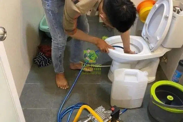 Thông bồn cầu nghẹt tại Tân An Quảng Nam – 24/24 Gọi Là Có Mặt 4 thong-bon-cau-nghet-tai-tan-an-quang-nam-3