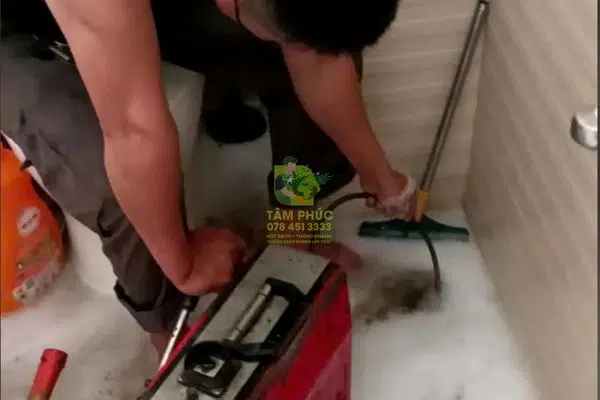 thong-cong-nghet-tai-ha-trung