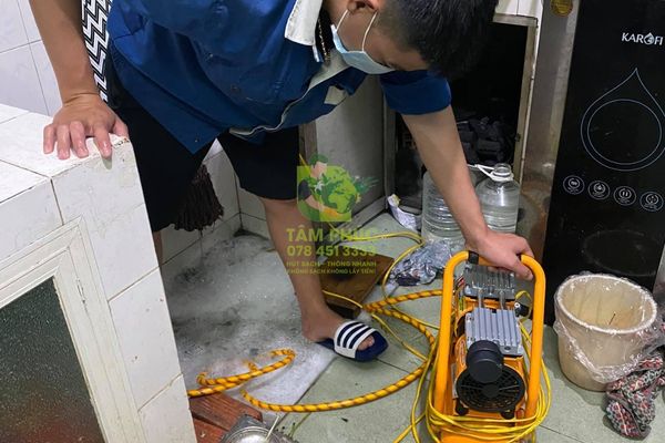 Thông cống nghẹt tại Hiếu Phụng