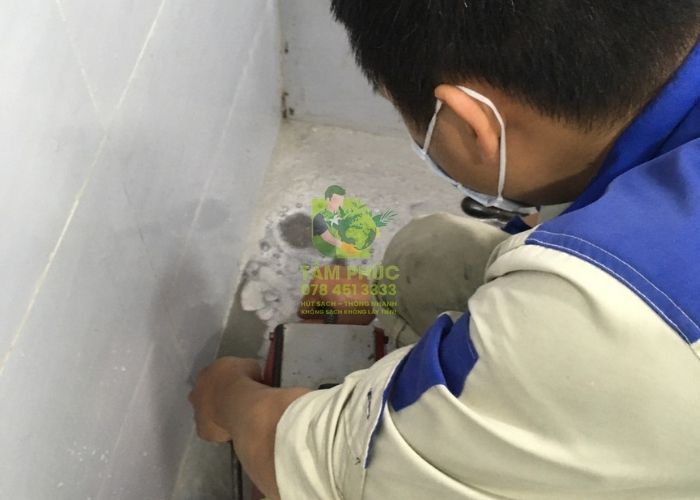Thông tắc cống tại Phổ Yên