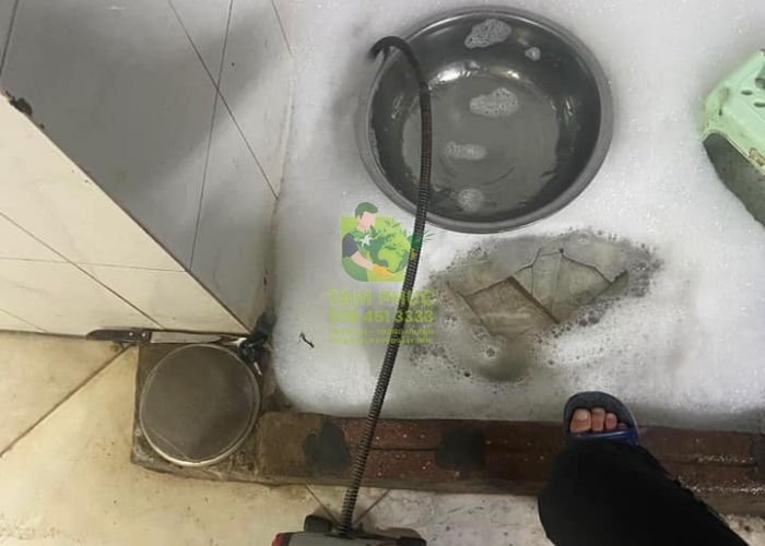 Thông tắc cống tại Phú Lương