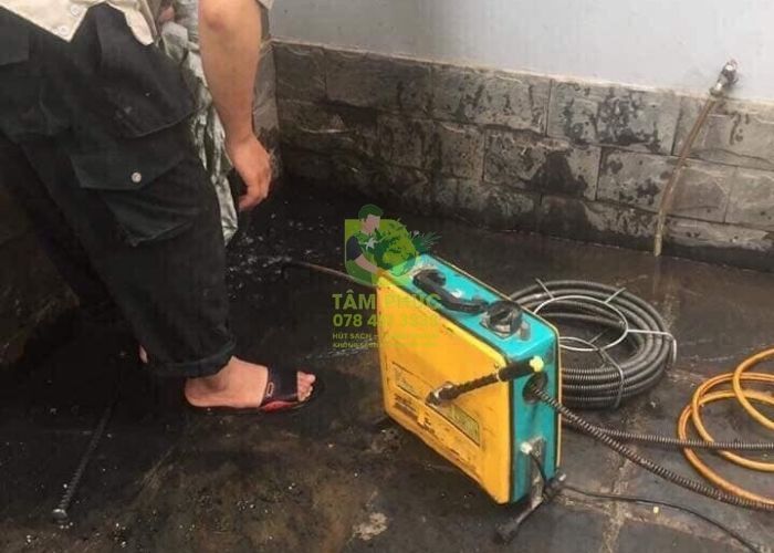 Thông tắc cống tại Phú Lương