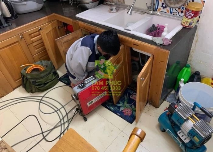 Thông tắc cống tại Phú Lương