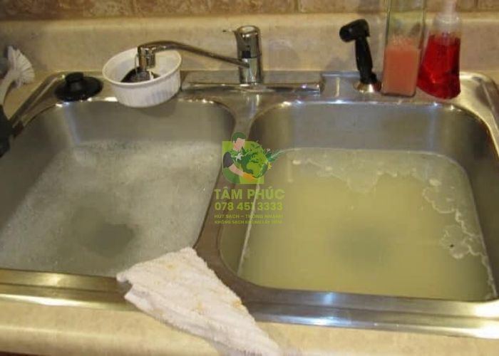 Thông tắc cống tại Sơn Động