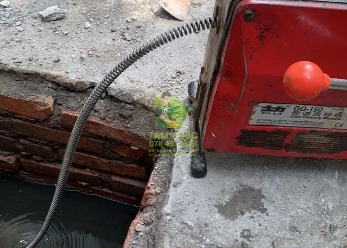 Thông tắc cống tại Sông Công