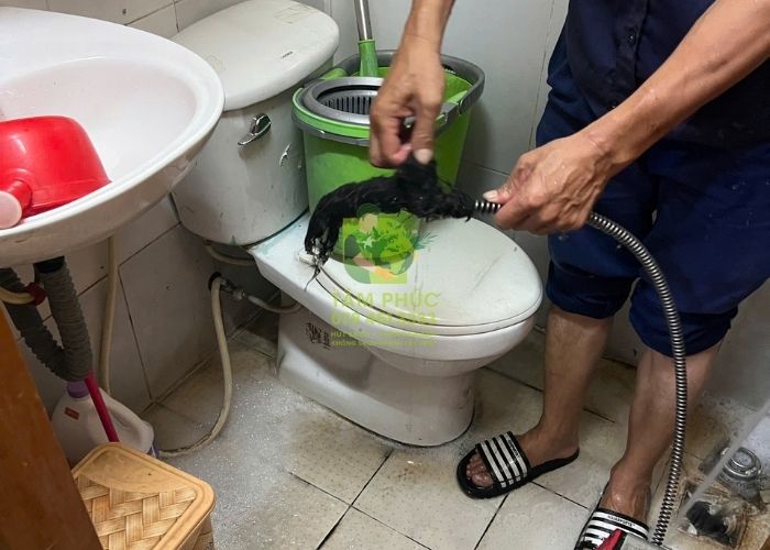 Thông tắc cống tại thị xã Chũ