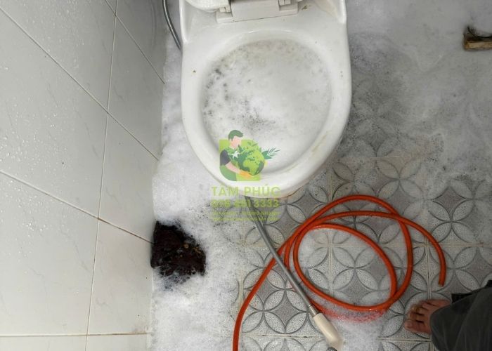 Thông tắc cống tại thị xã Chũ